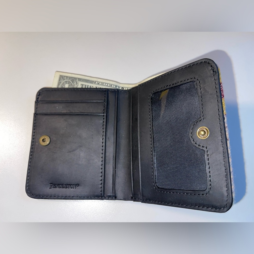 Pendleton Wool Patterned Wallets. - Picture 4 of 6